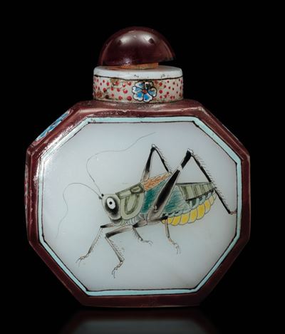 Snuff Bottle in Vetro con Grilli e Decoro Floreale, Cina, Dinastia Qing, Marca e del Periodo Qian...