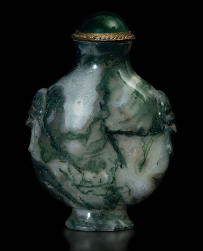 Snuff Bottle in Giada con Mascheroni e Tappo Verde, Cina, XX Secolo