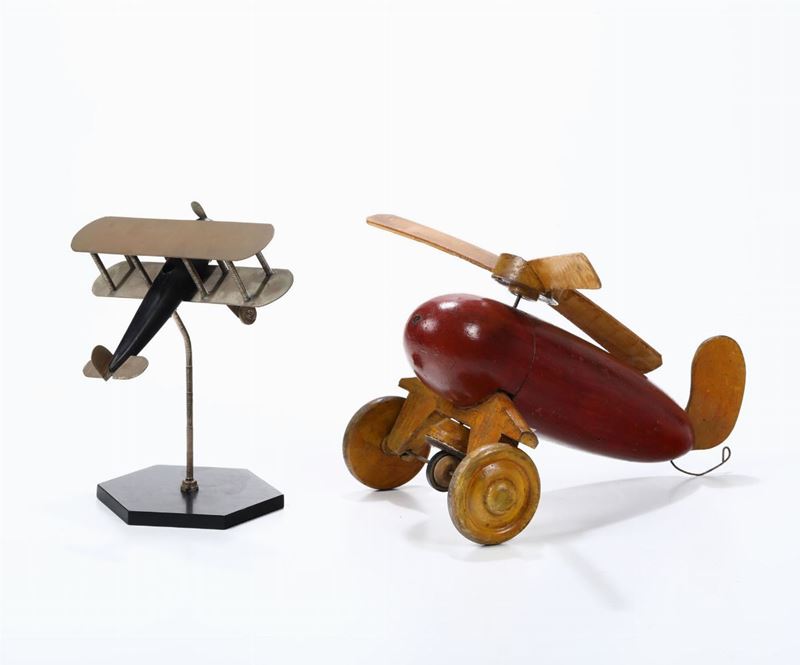 Lotto di due modellini di aereo  - Asta Rari e curiosi oggetti da una collezione romana | Asta a Tempo - Cambi Casa d'Aste