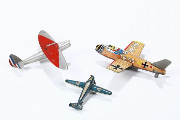 Lotto di tre modellini di aereo