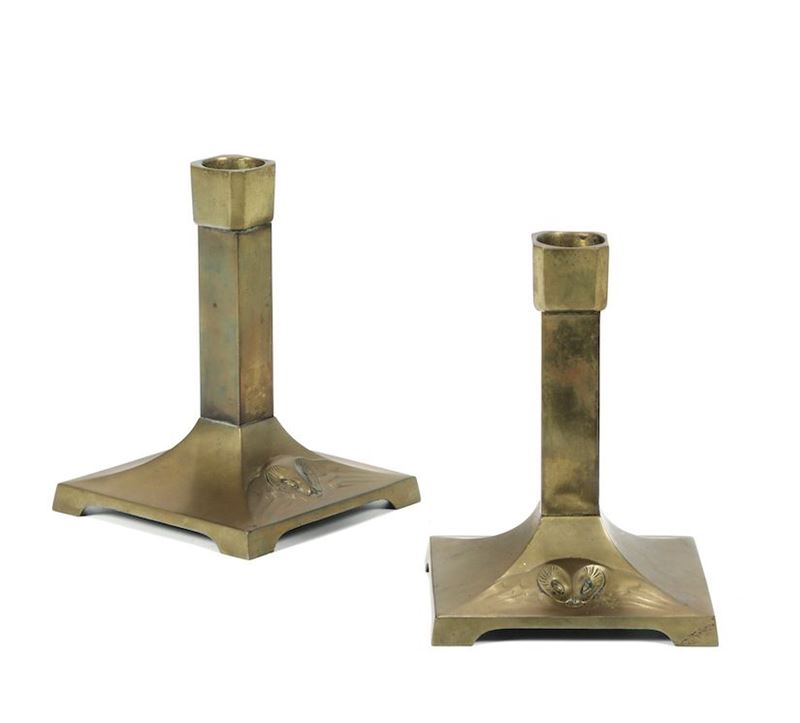 Coppia di candelieri in bronzo marcati Geschutzt, XX secolo  - Asta Antiquariato - Cambi Casa d'Aste