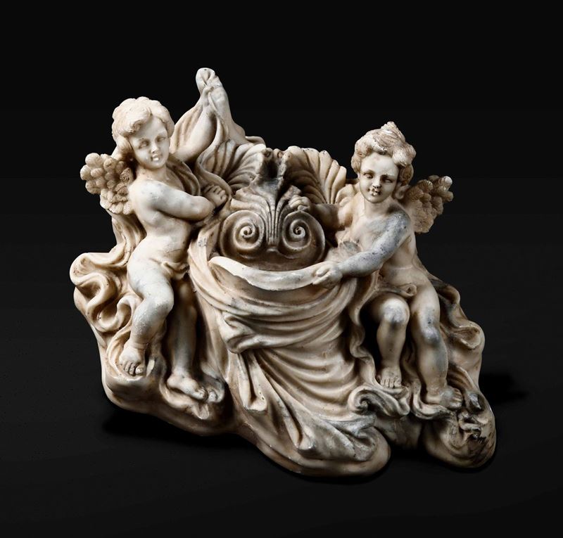 Acquasantiera in alabastro scolpito. Arte neobarocca del XIX secolo  - Asta Scultura e Oggetti d'Arte - Cambi Casa d'Aste