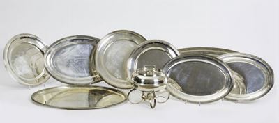 Grande Servito da Tavola in Argento. Argenteria Milanese del XX Secolo. Argentiere Gabriele De Ve...