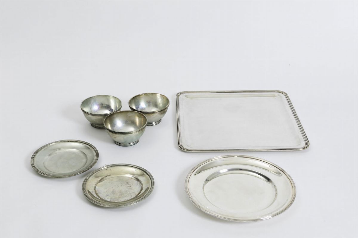 Grande Servito da Tavola in Argento. Argenteria Milanese del XX Secolo. Argentiere Gabriele De Ve...