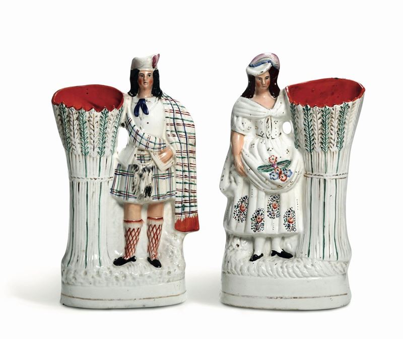Coppia di grandi figure “spill vase” Inghilterra, Staffordshire, periodo vittoriano, XIX secolo  - Asta Maioliche e Porcellane - Cambi Casa d'Aste