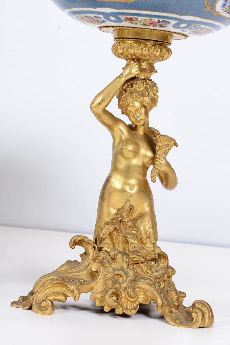Trittico di Alzate in Porcellana e Bronzo Dorato, XIX Secolo