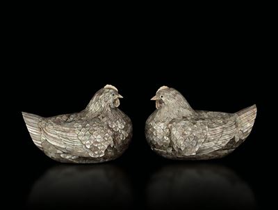 Coppia di Figure di Gallinelle Rivestite in Madreperla con Inserti in Avorio, Cina, XIX Secolo
