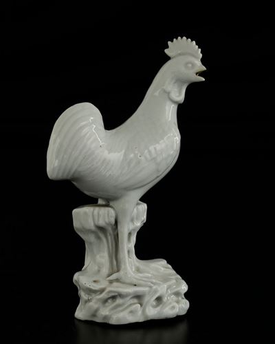 Figura di Gallo in Porcellana Blanc De Chine Dehua, Cina, Dinastia Qing, Epoca Qianlong (1736-179...