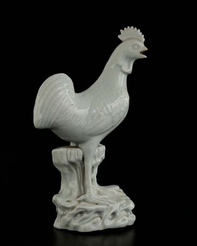 Figura di gallo in porcellana Blanc de Chine Dehua, Cina, Dinastia Qing, epoca  Qianlong (1736-1796)  - Asta Fine Chinese Works of Art - Cambi Casa d'Aste
