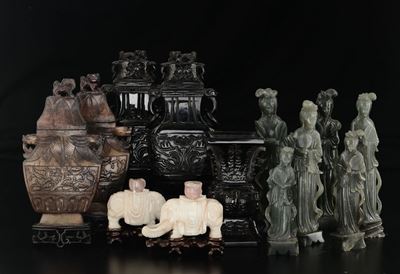 Lotto Composto da Quattro Vasi con Coperchio, un Vaso a Tromba, Sei Figure di Guanyin e Due di El...