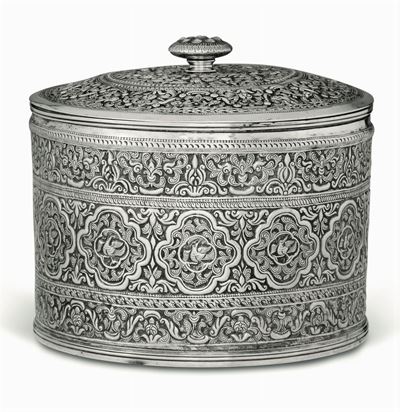 Scatola in Argento Sbalzato e Cesellato India, XIX-XX Secolo