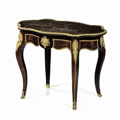 Tavolo Napoleone III in Legno Ebanizzato e Decoro in Metallo Dorato di Gusto Boulle, XIX Secolo