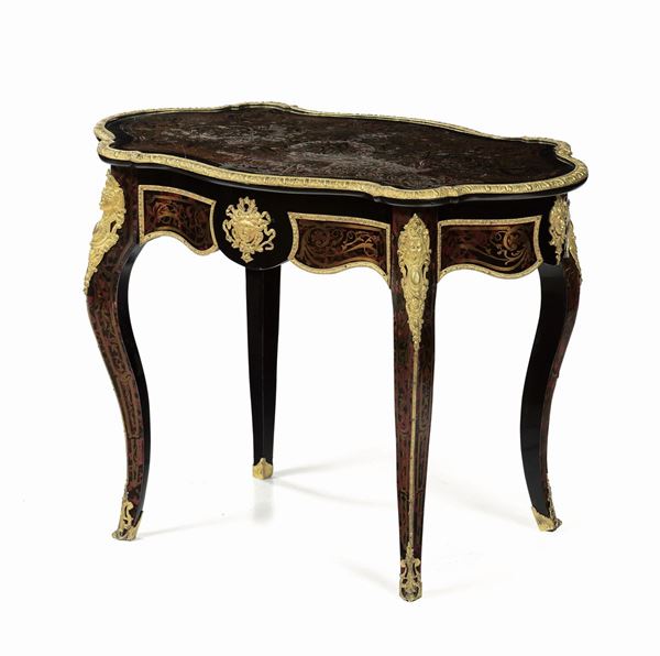 Tavolo Napoleone III in legno ebanizzato e decoro in metallo dorato di gusto Boulle, XIX secolo