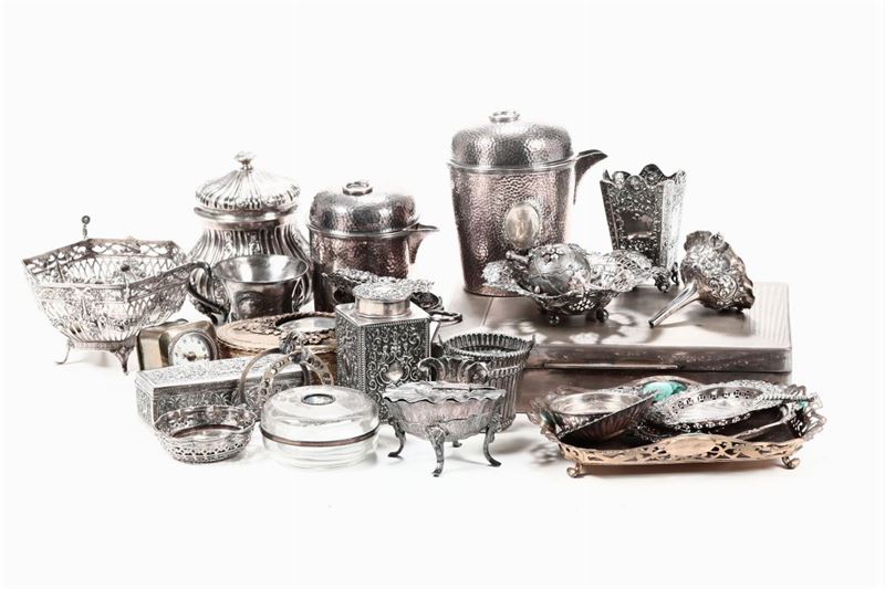 Lotto composto da oggetti vari in argento e metallo  - Asta Antiquariato - Cambi Casa d'Aste