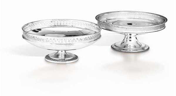 Due alzate in argento con bordo a ringhiera traforata Italia XX secolo