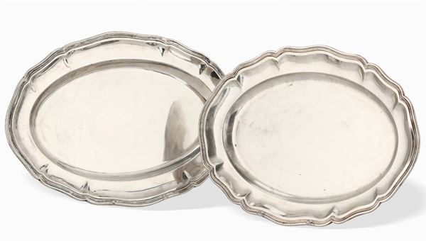 Due vassoi in argento, XX secolo. Argenteria veneta del XX secolo