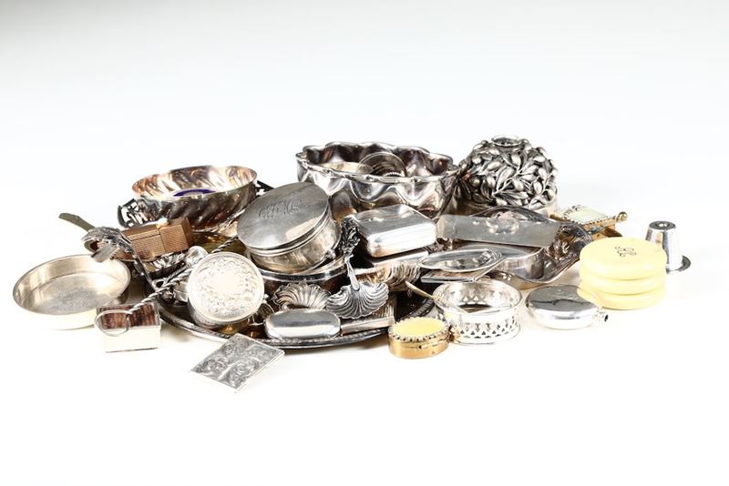 Insieme di oggetti in argento e metallo  - Auction Silvers - Timed Auction - Cambi Casa d'Aste