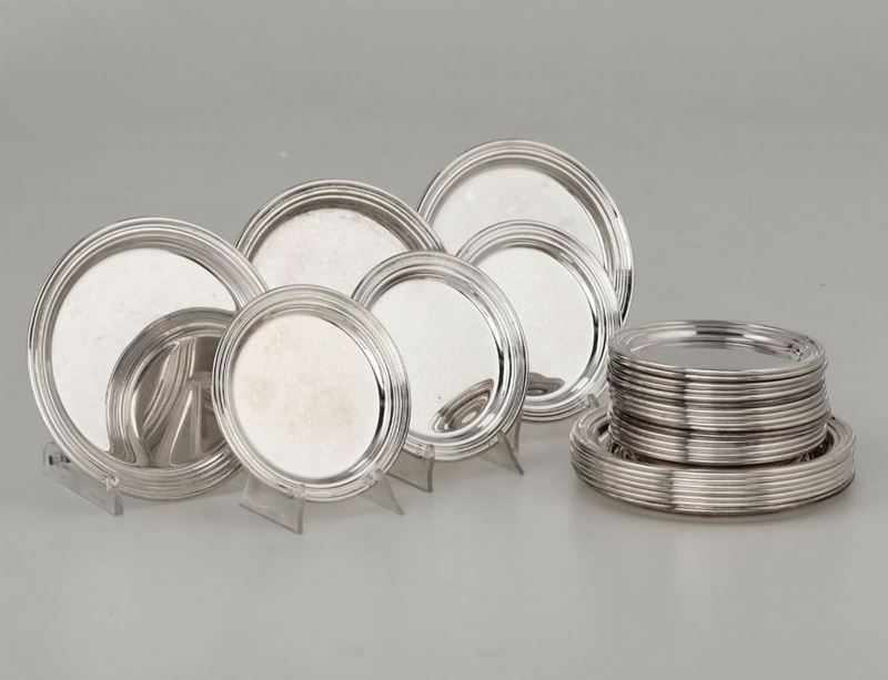 Gruppo di 28 piattini in metallo argentato  - Asta Arredi, Dipinti e Oggetti d'Arte - Cambi Casa d'Aste