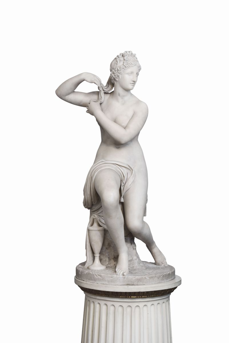 La Toeletta di Venere. Alabastro Bianco e Bardiglio. Base in Marmo e Finimenti in Bronzo Dorato. ...