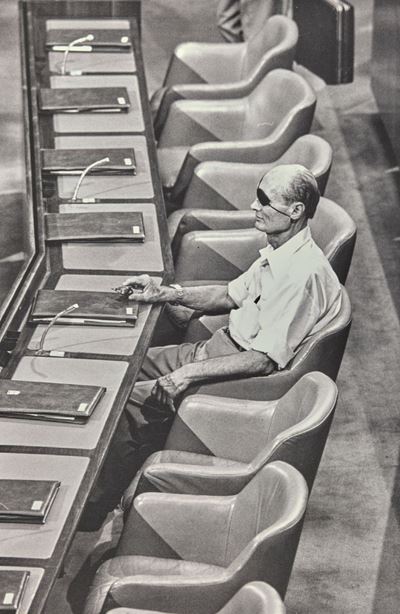 Henri Bureau (1940-2014)moshe Dayan a la Knesset (parlament)
