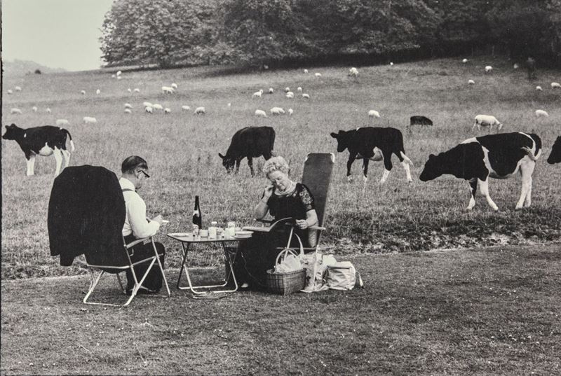 Ray Jones (1941-1972) Pic nic Glyndebourne, 1967  - Auction Photography - Cambi Casa d'Aste