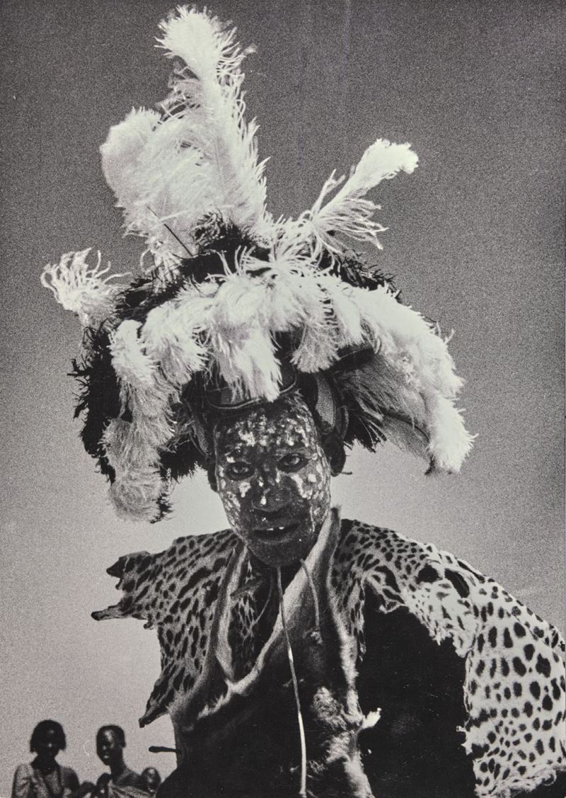 George Rodger (1908-1995) Guerrie ougandais, 1958  - Auction Photography - Cambi Casa d'Aste