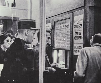 Sabine Weiss (1924)guichet À L'odeon