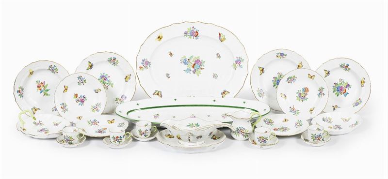Servizio da tavola “Queen Victoria” A Herend, seconda metà del XX secolo  - Asta L'Art de la Table - Cambi Casa d'Aste