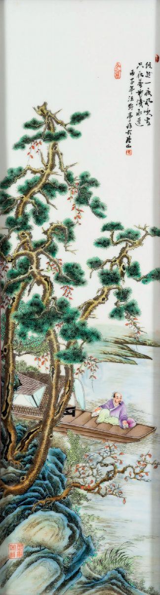 Lotto composto da due placche diverse in porcellana a smalti policromi entro cornici in legno con raffigurazioni naturalistiche e iscrizioni, Cina, XIX-XX  secolo