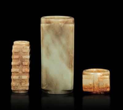 Lotto Composto da Tre Piccoli Vasi Cong Scolpiti in Giada Gialla con Decori a Rilievo e Incisi, C...