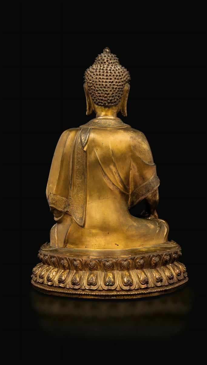 Grande e Magnifica Figura di Buddha Sakyamuni in Bronzo Dorato, Cina, Dinastia Ming, XV-XVI Secol...