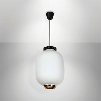 Lampada a Sospensione con Struttura in Ottone e Diffusore in Vetro Opalino.