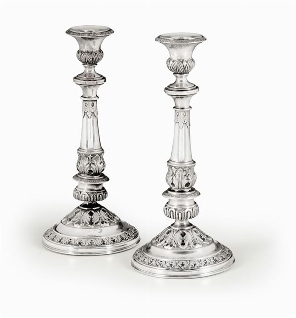 Coppia di candelieri in argento. Manifattura italiana ? del XIX secolo. Apparentemente privi di punzonatura