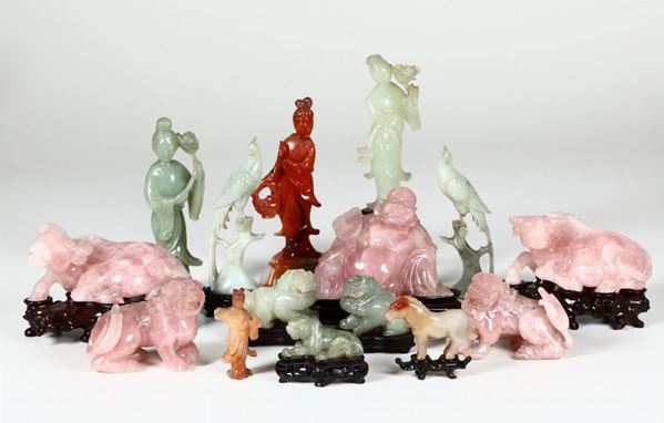 Lotto composto da quindici sculture in pietra dura di soggetti differenti, Cina, XX secolo