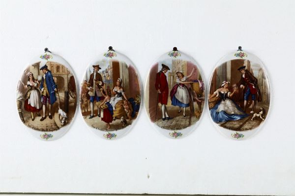 Quattro placchette in porcellana dipinte in policromia con scene galanti. Bavaria, XX secolo