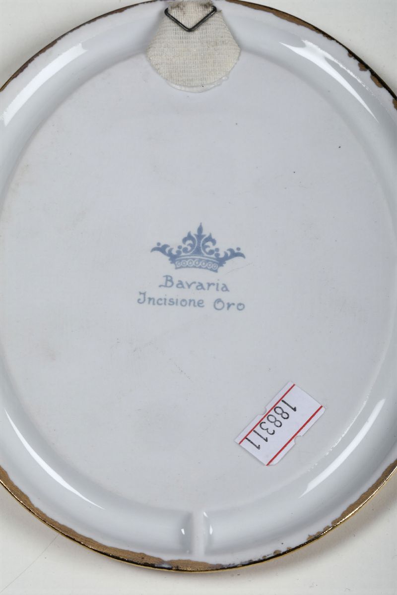 Quattro Placchette in Porcellana Dipinte in Policromia con Scene Galanti. Bavaria, XX Secolo