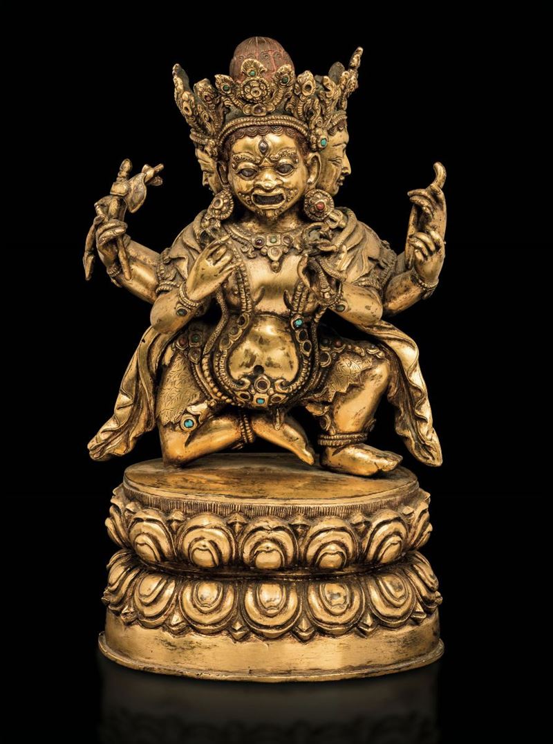 Figura di Bhurkumkuta a più teste in bronzo dorato e innesti in pietre dure con simboli del potere tra le mani, Tibet, XIX secolo  - Asta Fine Chinese Works of Art - Cambi Casa d'Aste
