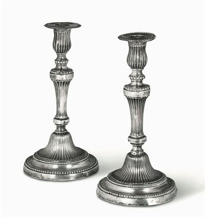 Coppia di Candelieri in Argento Fuso, Sbalzato e Cesellato Torino, Fine del XVIII Secolo, Bollo D...