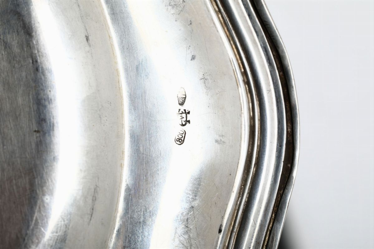 Diciannove Piatti e Dodici Coppette in Argento, Varie Manifatture Italiane del XX Secolo