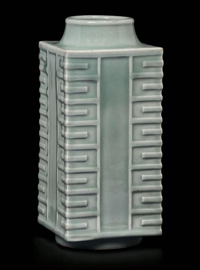 Vaso Cong in Porcellana a Smalto Celadon, Cina, Dinastia Qing, Epoca Guangxu (1875-1908)