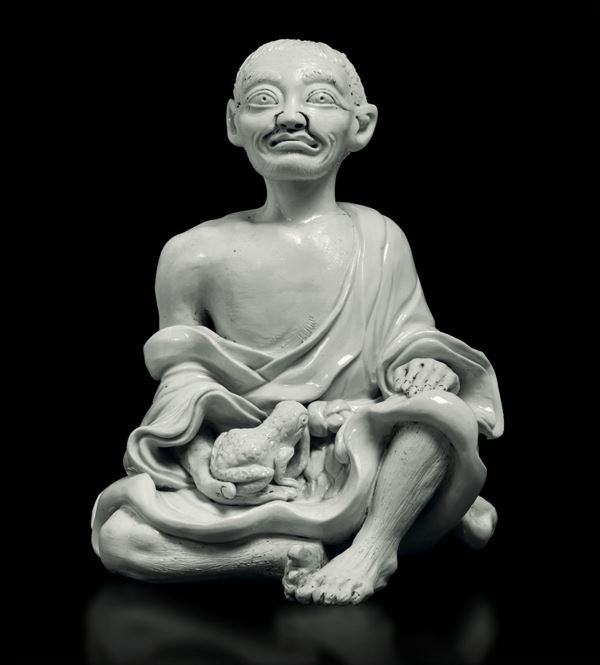 Figura di saggio seduto con rospo in porcellana Blanc de Chine, Cina, Dinastia Qing, XVIII secolo