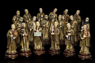 Diciotto Figure di Saggi in Rame Dorato e Avorio, Cina, Inizi XX Secolo