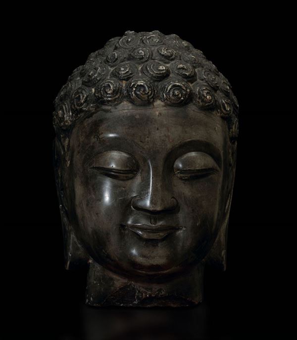 Testa di Buddha scolpita in marmo grigio, Cina, Dinastia Ming, XV secolo