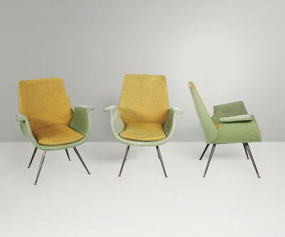 Tre Poltrone con Struttura in Legno, Rivestimenti in Tessuto e Sostegni in Ottone.