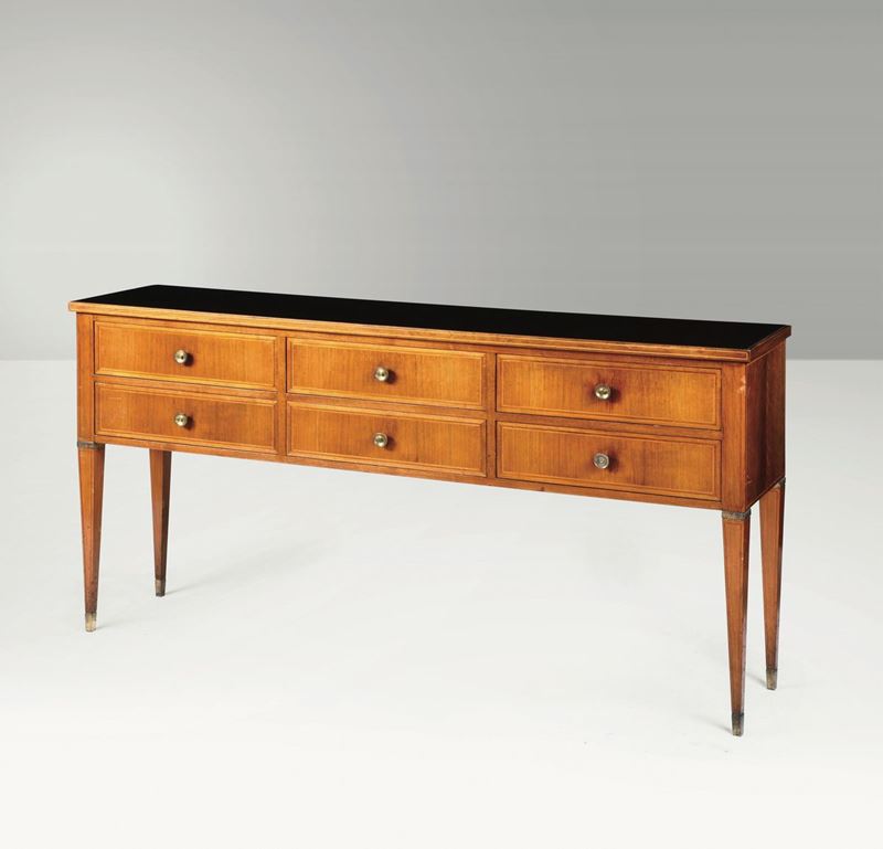 Mobile contenitore con struttura in legno, piano in vetro, dettagli e puntali in ottone.  - Asta Design - Cambi Casa d'Aste