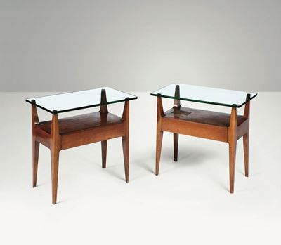 Coppia di Comodini in Legno con Piano in Vetro.