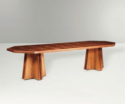 Grande Tavolo in Legno con Piano Ottagonale.