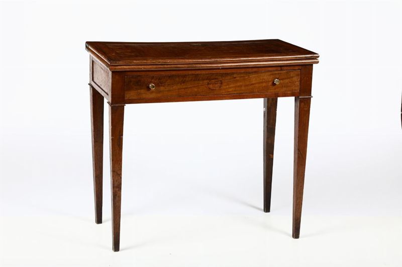 Tavolino da gioco con piano apribile in noce, XVIII secolo  - Asta Arredi - Cambi Casa d'Aste