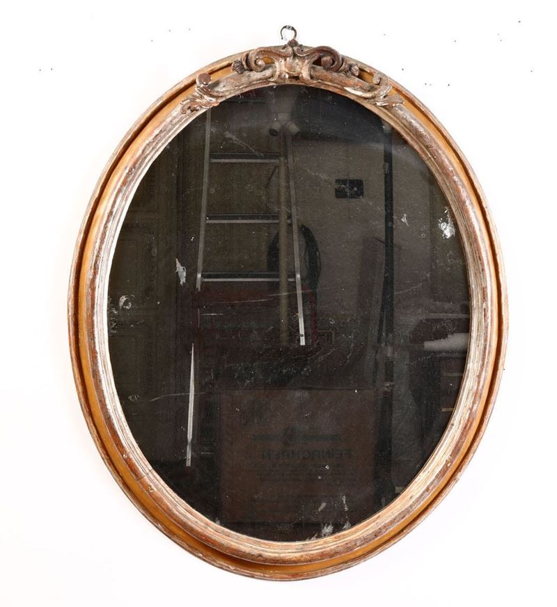 Specchiera ovale in legno intagliato e dorato a mecca  - Auction Furniture - Cambi Casa d'Aste