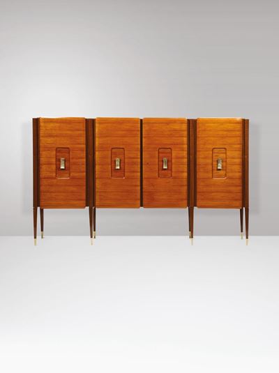 Credenza con Struttura in Legno. Puntali e Maniglie in Ottone.